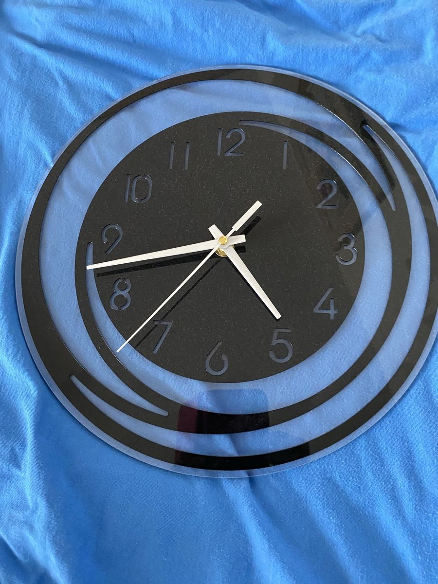 Uhren: moderne Uhr – Gebraucht aus Wiesendangen von Vegas2000 1