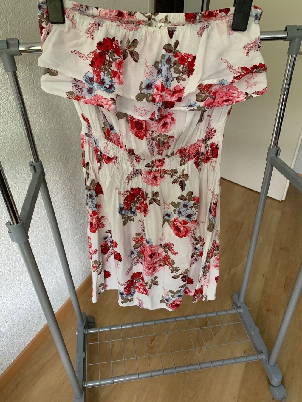 Vestiti: Kleid mit Blumen trägerlos – Nuovo (secondo la descrizione) da Eichberg venduto da Jaasaa96