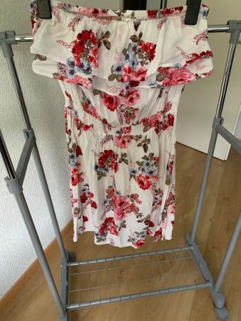 Kleid mit Blumen trägerlos