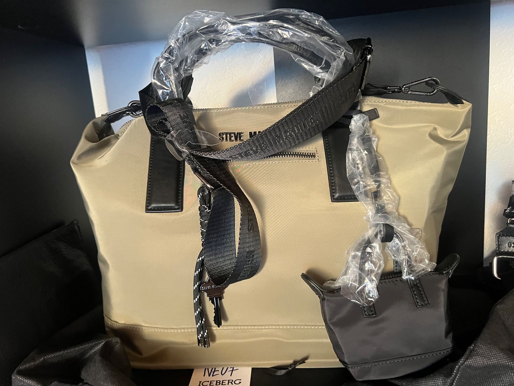 Sacs femmes: Neuf sac de marque kaki – Neuf avec emballage d'origine à Lugnorre par cla_j6bq 4
