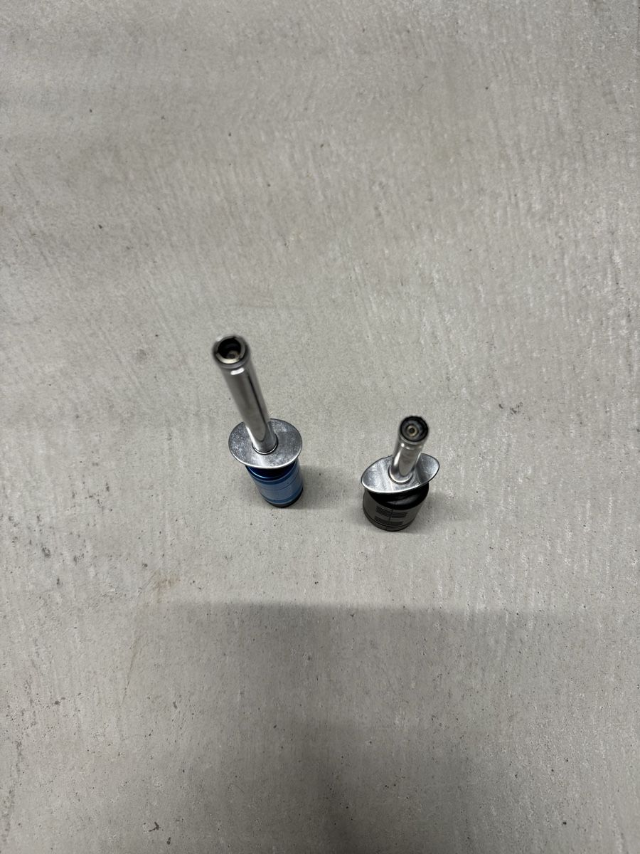 Modellismo RC: 2 Glühkerzenstecker für RC – Usato da Beinwil am See venduto da BR2712 1