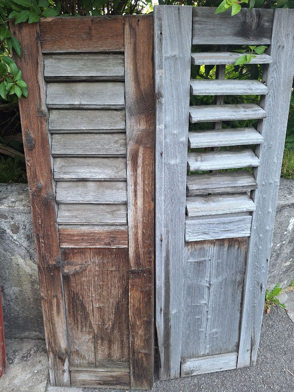 Tutte le decorazioni: Deko-Set: 2 Wagenräder und 3 Fensterladen – Usato da Affeltrangen venduto da Salz-Pfeffer 5