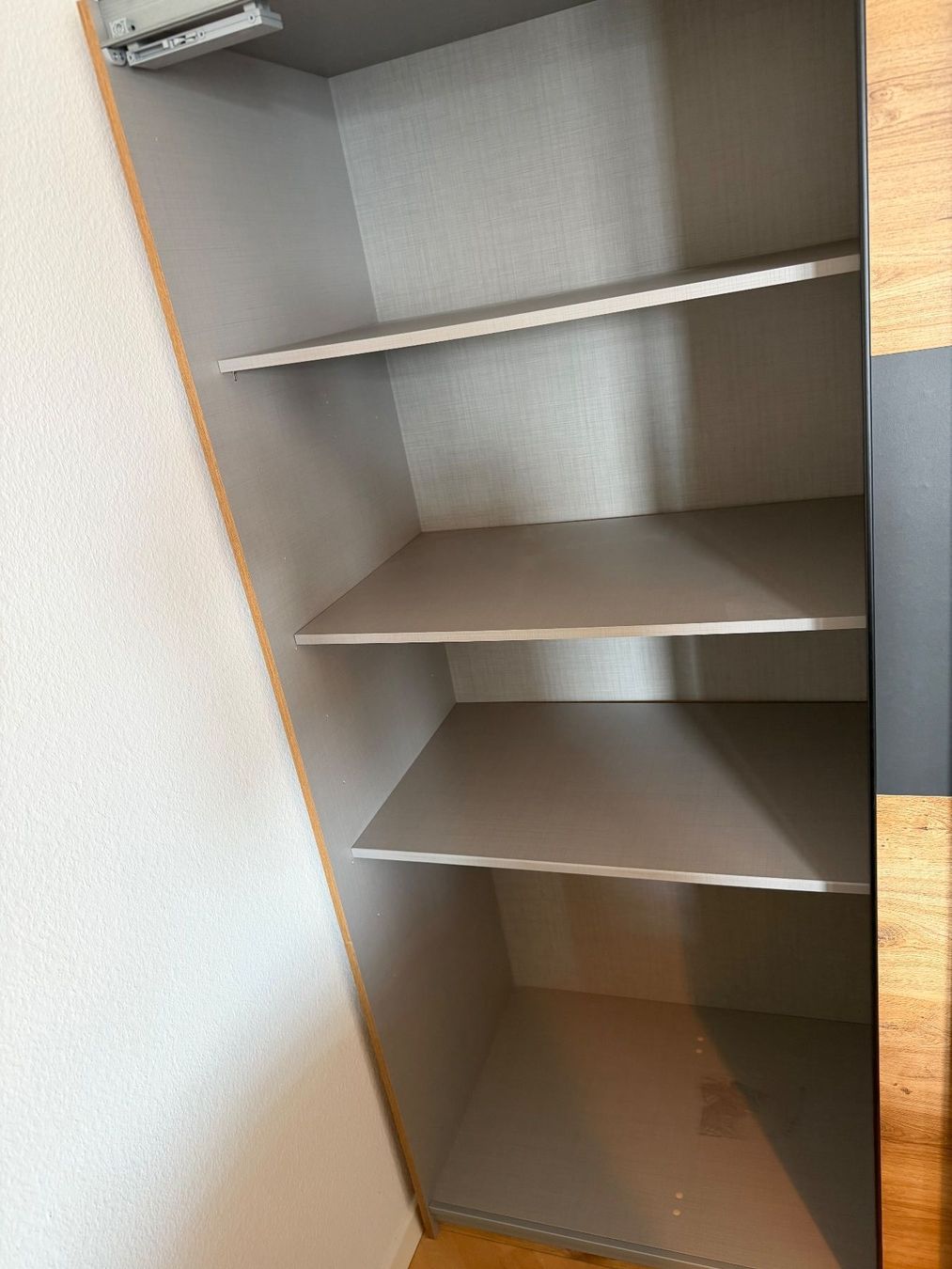 Mömax Schränke: Kleiderschrank – Gebraucht aus Zürich von rem_g2zn 1