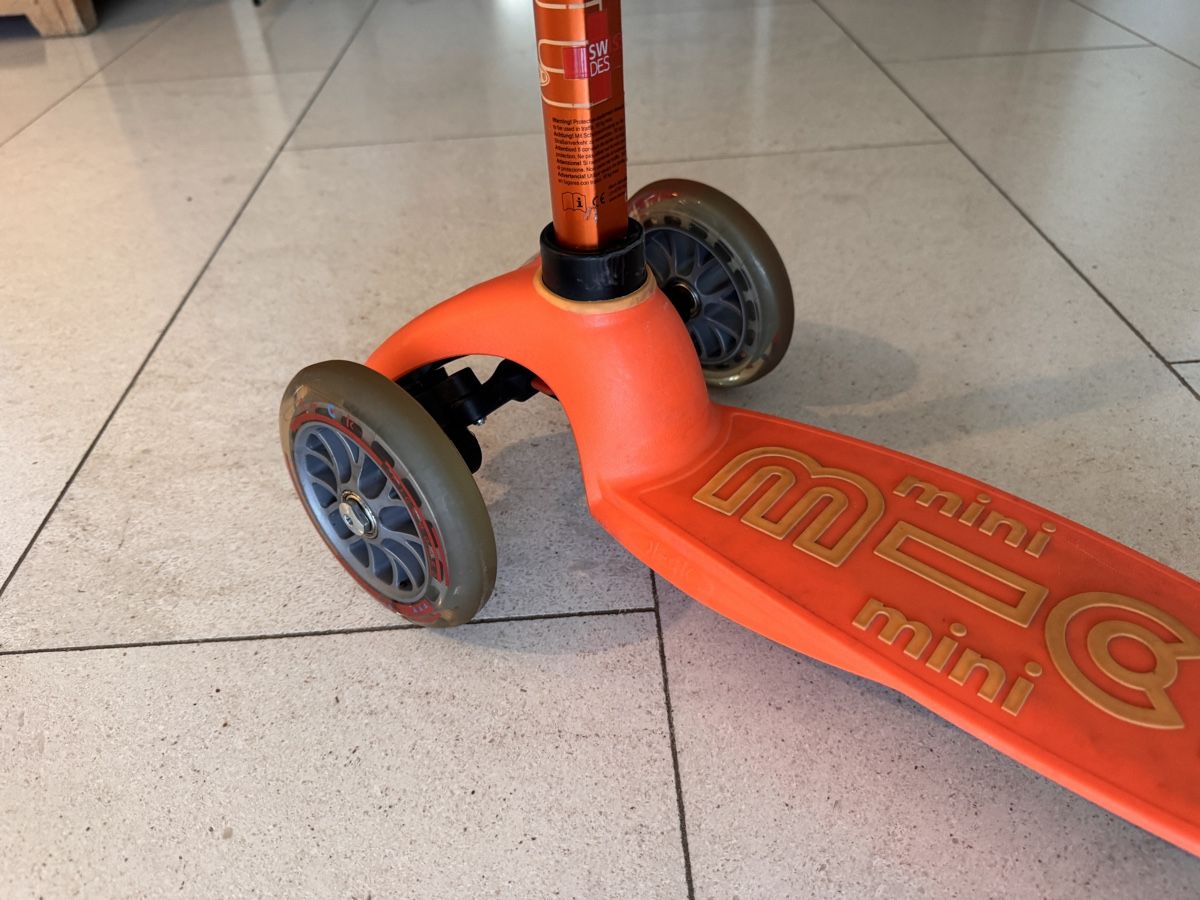 Giocattoli: Micro Mini Scooter - w/ wheel whizzer & bottle holder – Usato da Affoltern am Albis venduto da Pitu86 3