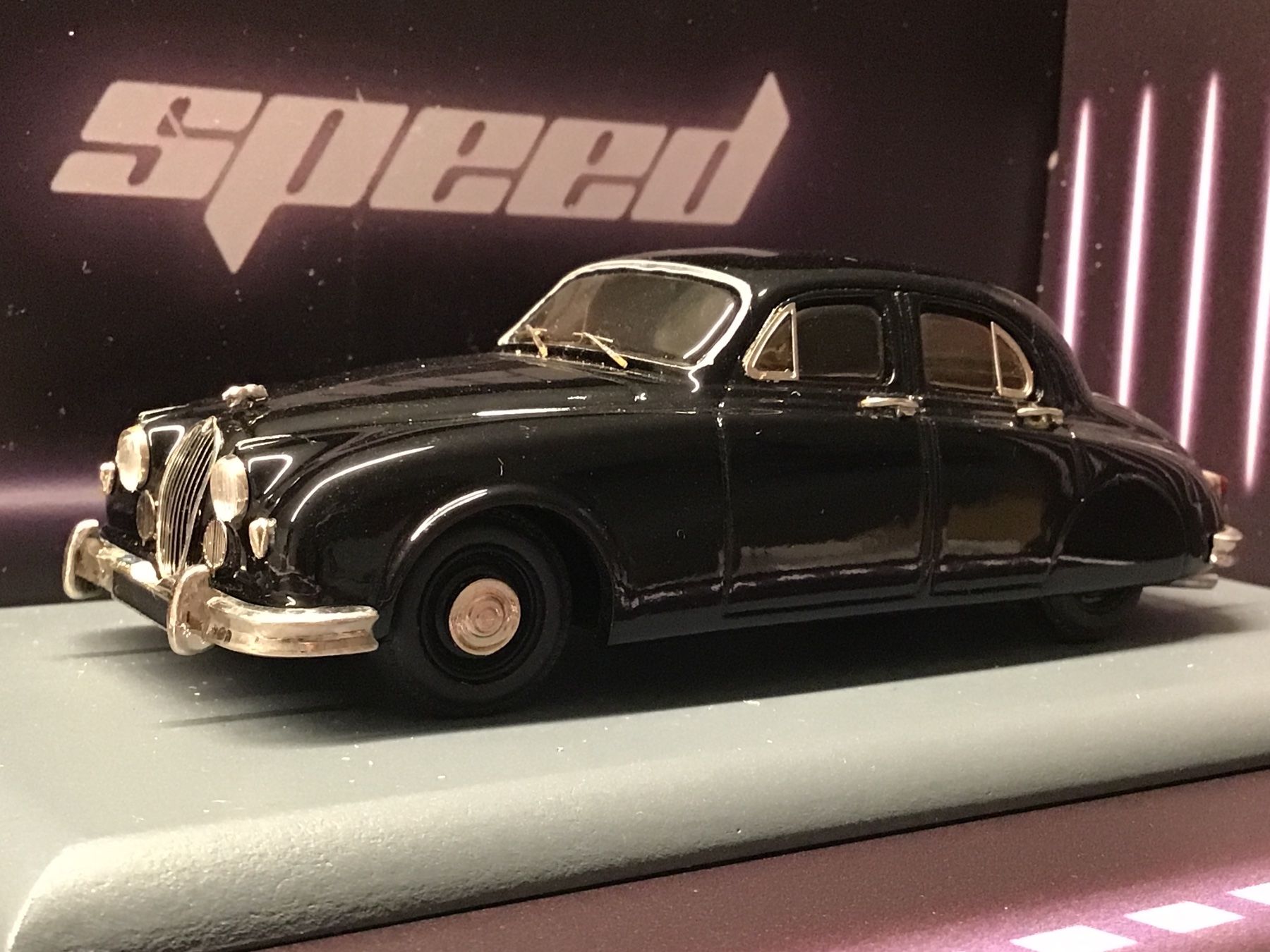 Jaguar Modellini d'auto: Schwarzer Jaguar Mark IX, Oldtimer Modellauto, neu 1:43 – Nuovo e nell'imballaggio originale da Männedorf venduto da Modellbau-wyss