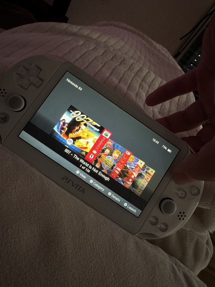 Sony Console: Sony PS Vita Mod 5000 spiele – Usato da Riken AG venduto da Herakles.18 6