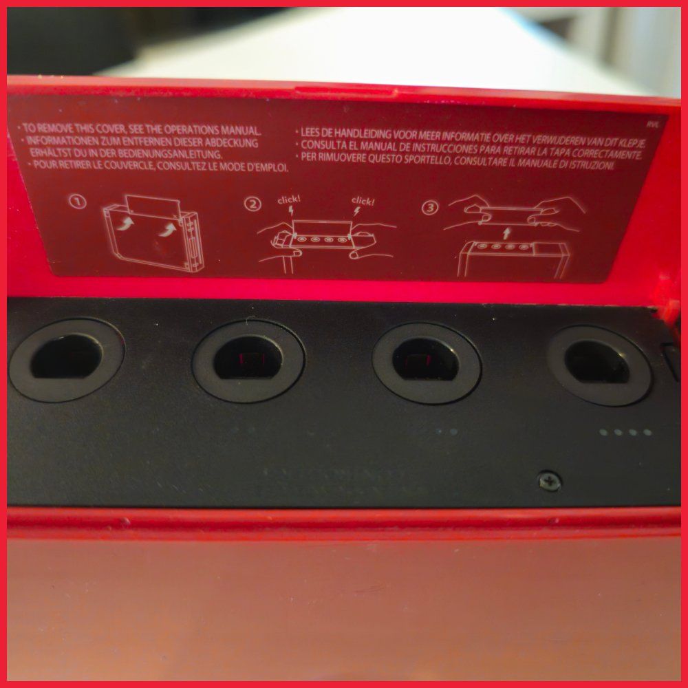 Nintendo Console: NINTENDO Wii (rote Version) + 2 Controller + 3 Spiele + 1 CD – Usato da St. Gallen venduto da Cat_s 2