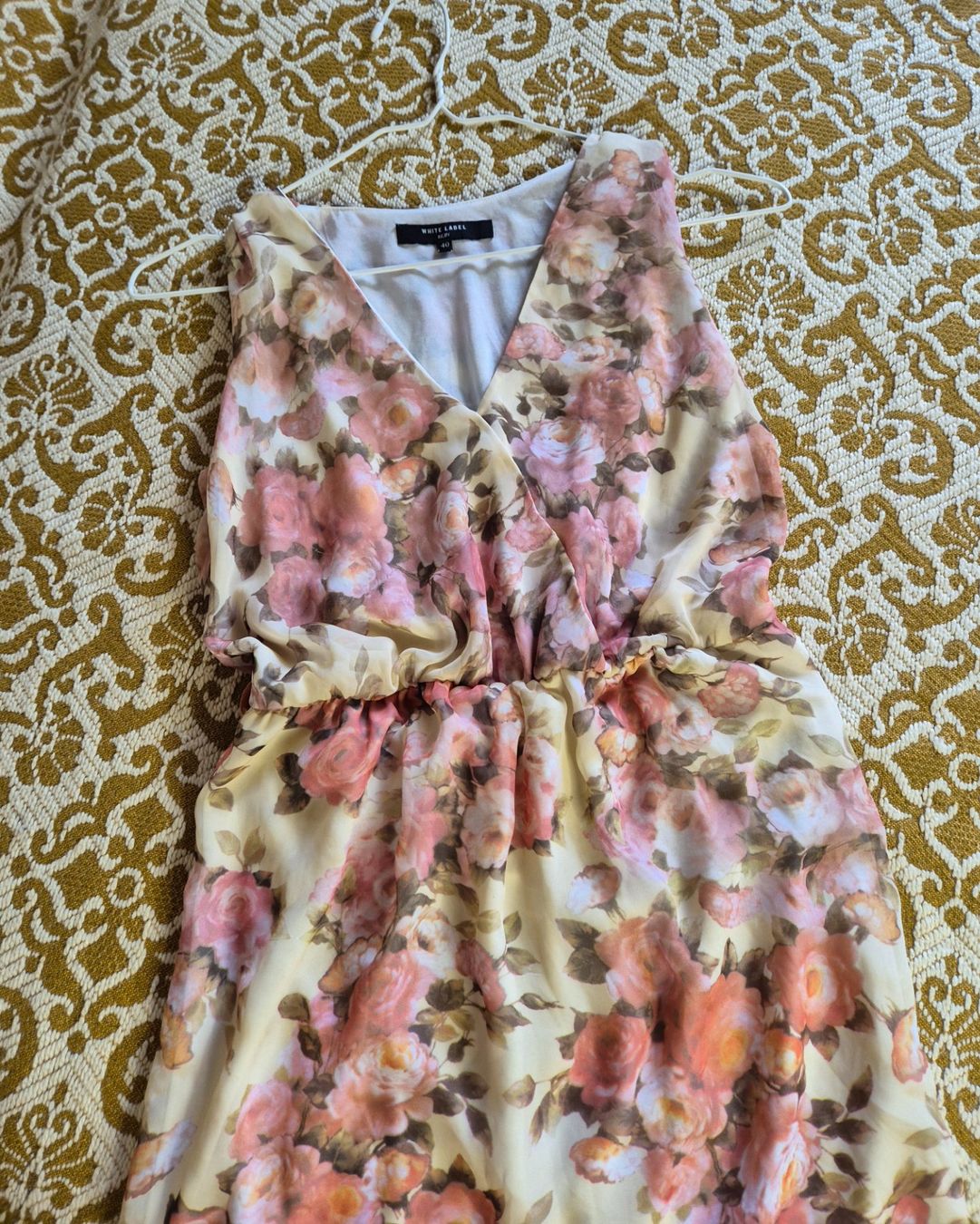 Robes: ein geblümtes Kleid – D'occasion à Leissigen par ali_k9v8 2