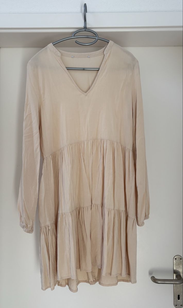 Kleider: Maxikleid Sommerkleid beige ca. Gr. M – Gebraucht aus Biberen von Badakab