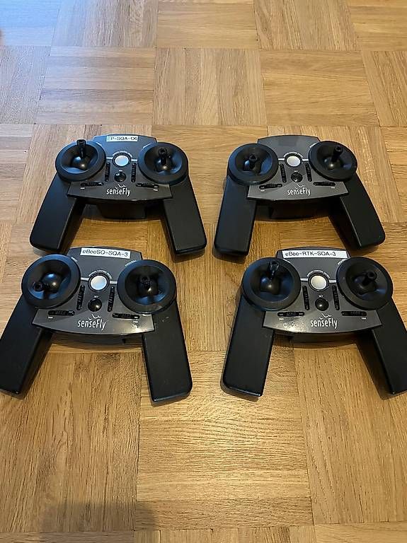 Télécommandes: Lot de télécommandes Multiplex Smart SX et moteurs – D'occasion à Zürich par dada9393