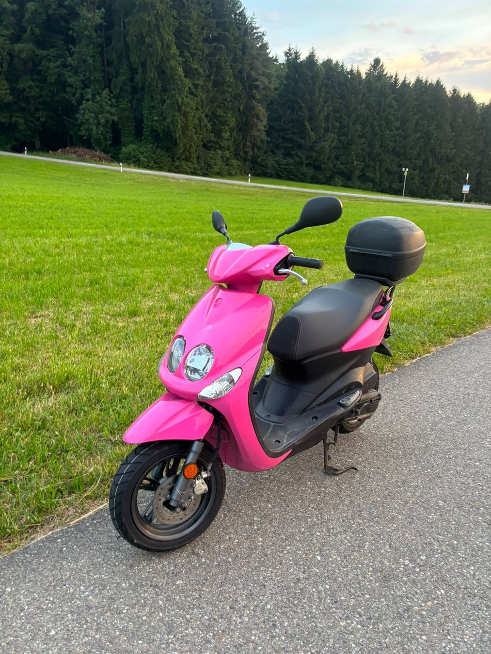 Yamaha Scooter: Yamaha Roller Pink Guter Zustand – Usato da Wil SG venduto da ann_5rd9