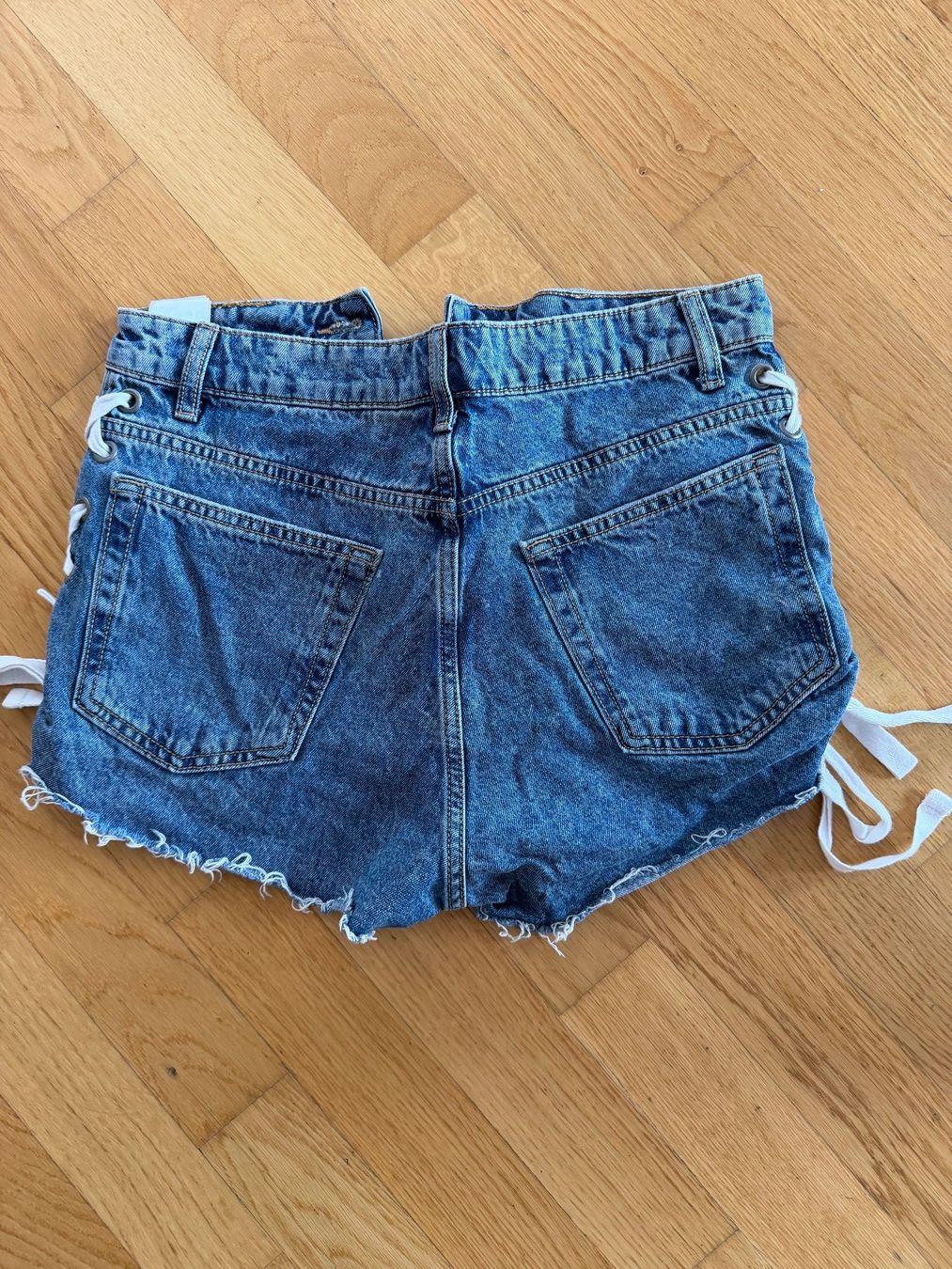 Wrangler Jeans: 3 Paar Jeansshorts – Usato da Chur venduto da Caroline__ 1
