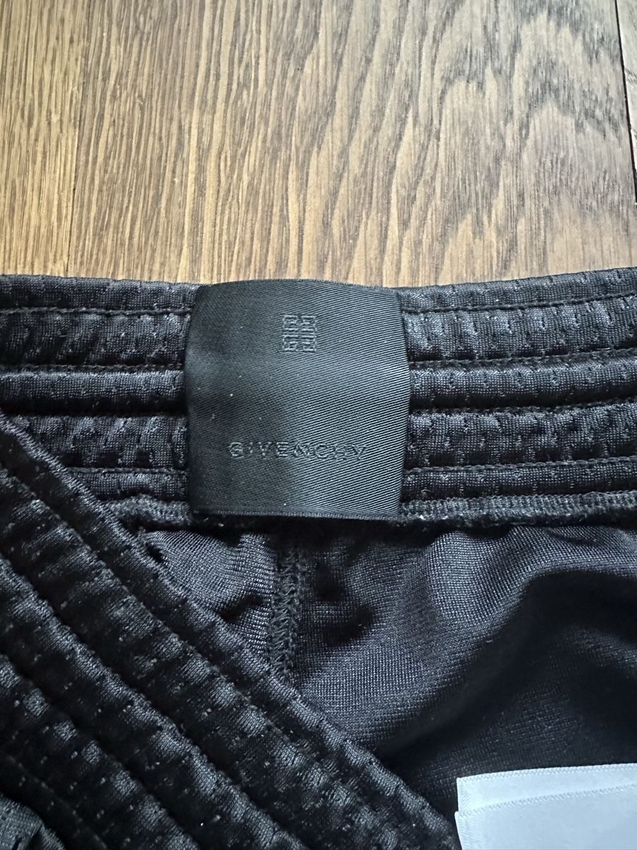 Jeans: Givency Shorts – Gebraucht aus Zürich von Miguel-Zurich 3