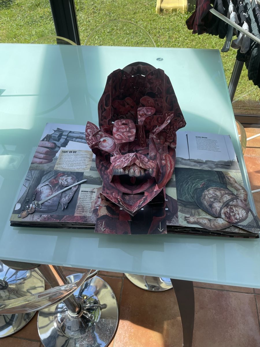 Livres: Livre pop up walking dead  – D'occasion à Les Brenets par serialdrink 5