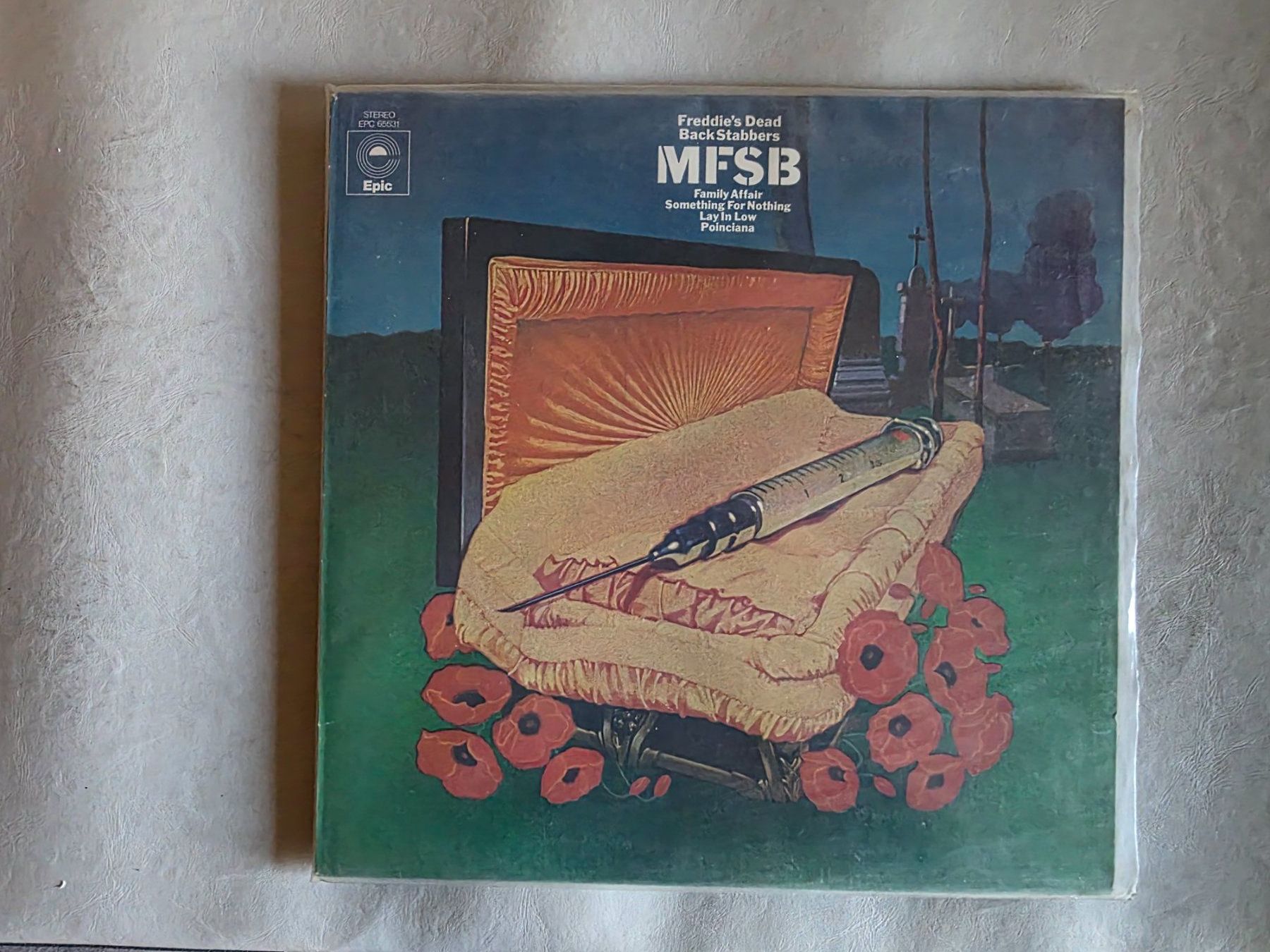 Dischi in vinile: LP: MFSB - Freddie's Dead Back Sabbers - Epic 65531 – Usato da Walterswil BE venduto da Lonitti