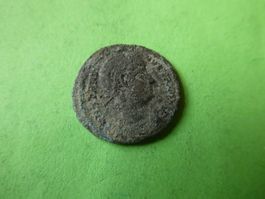 uralte Bronzemünze 18 mm     2.21 g  Kopf nach rechts