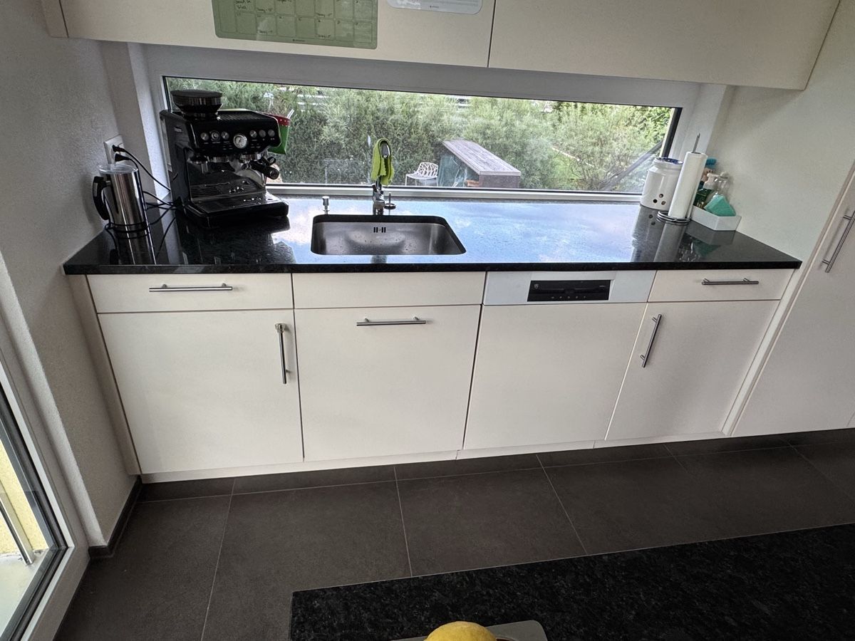 Cucine complete: Moderne Kücke mit Kochinsel – Usato da Bern venduto da tri_9nr9 3