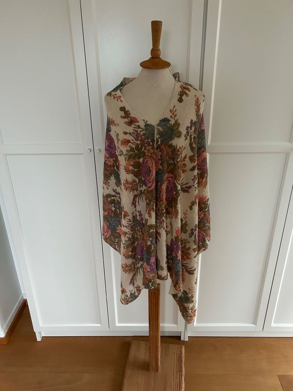 Sonstige Damenmode: Cape – Gebraucht aus Luzern von lou4444