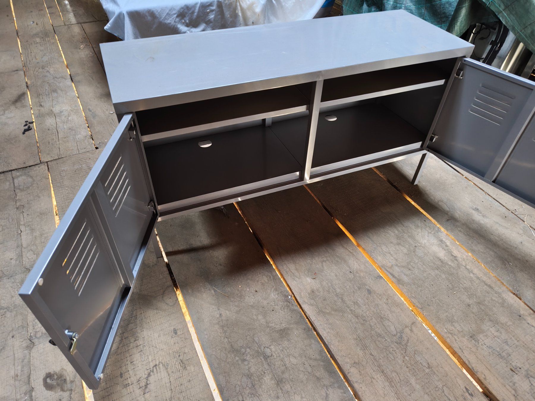 Commodes: Sideboard aus Metall – D'occasion à Basel par Damoledi 2