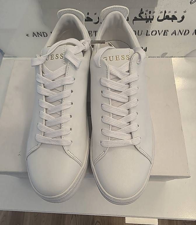 Damenschuhe:  Original Guess Sneaker  NEU  Grösse 40 – Neu und originalverpackt aus Volketswil von muz_md7v