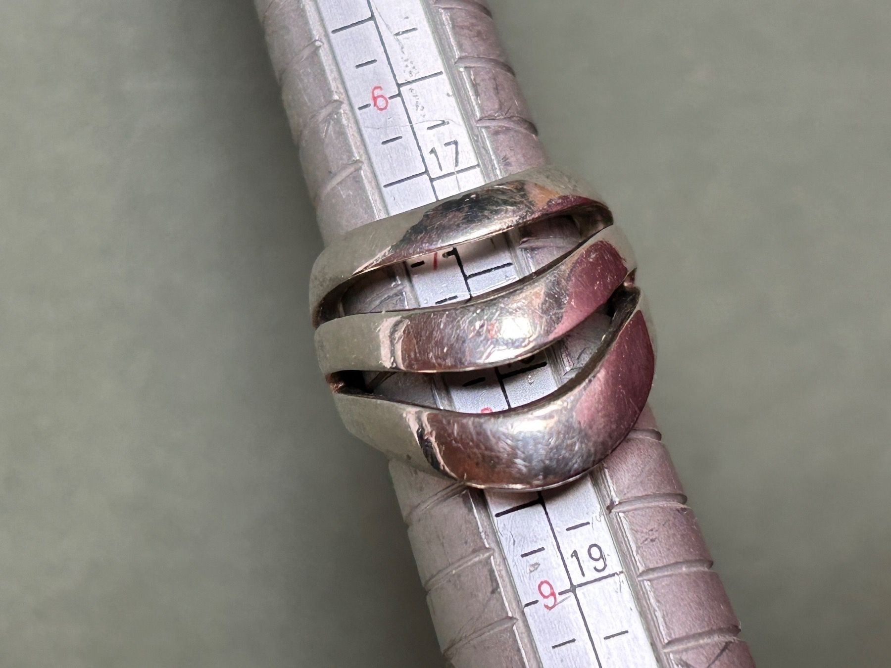 Ringe: Ring DESIGNER dynamisch Silber (56/18) – Gebraucht aus Laufen von Bellavitaboom