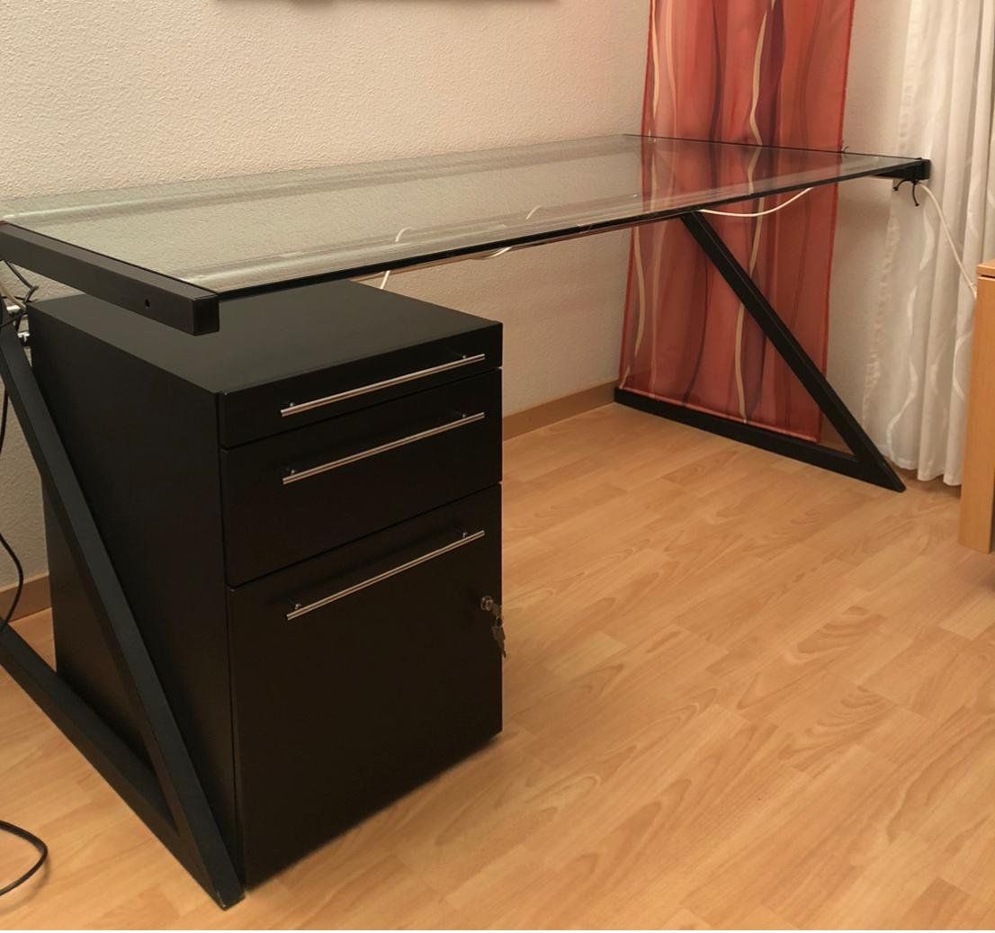 Schreibtische: Eleganter Glas-Schreibtisch mit Korpus – Gebraucht aus Baar von stu_9vpn 4