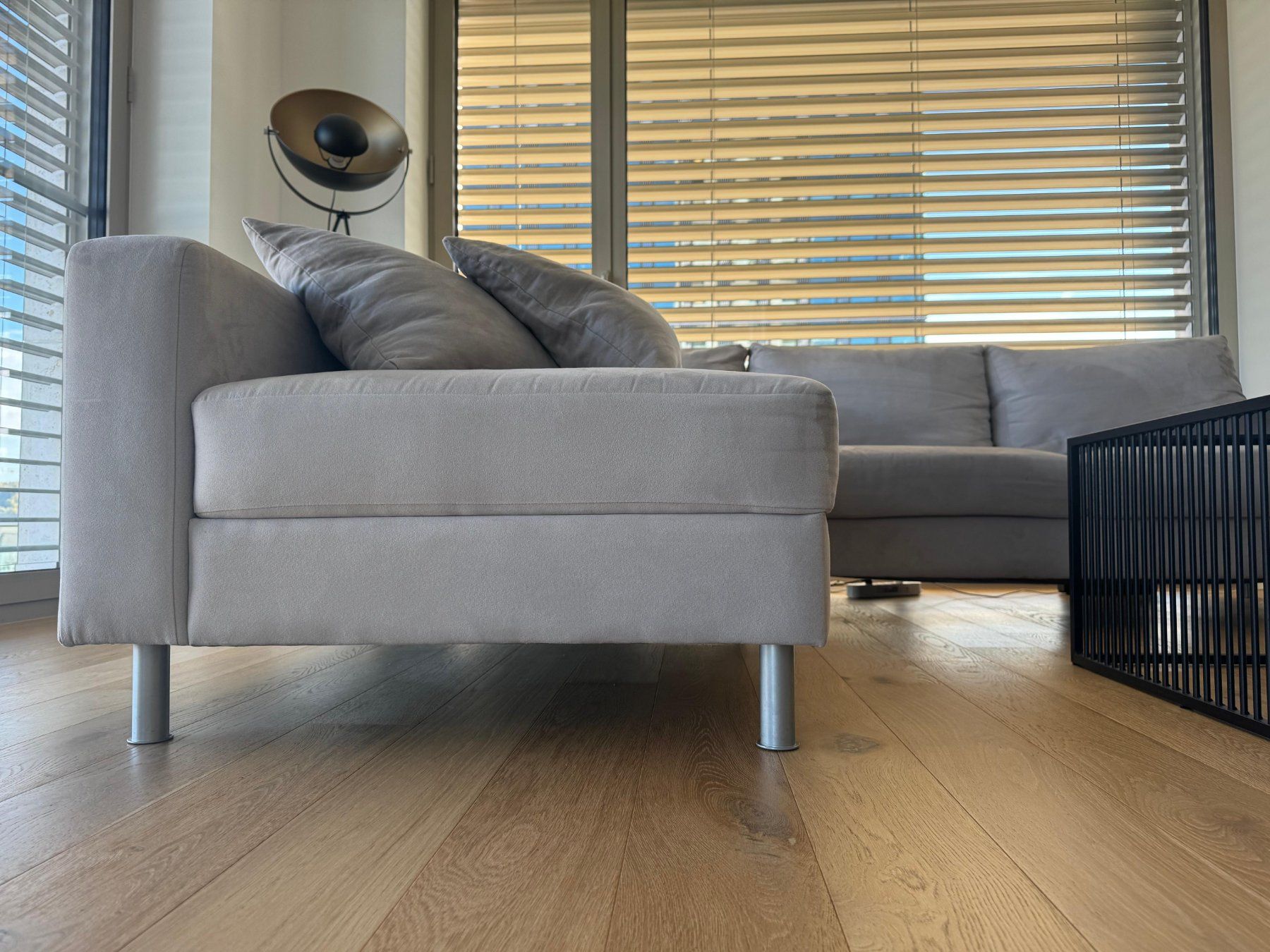 Pfister Divani: Hellgraues Alcantara-Ecksofa - sehr guter Zustand – Usato da Zürich venduto da sid_th5l 5