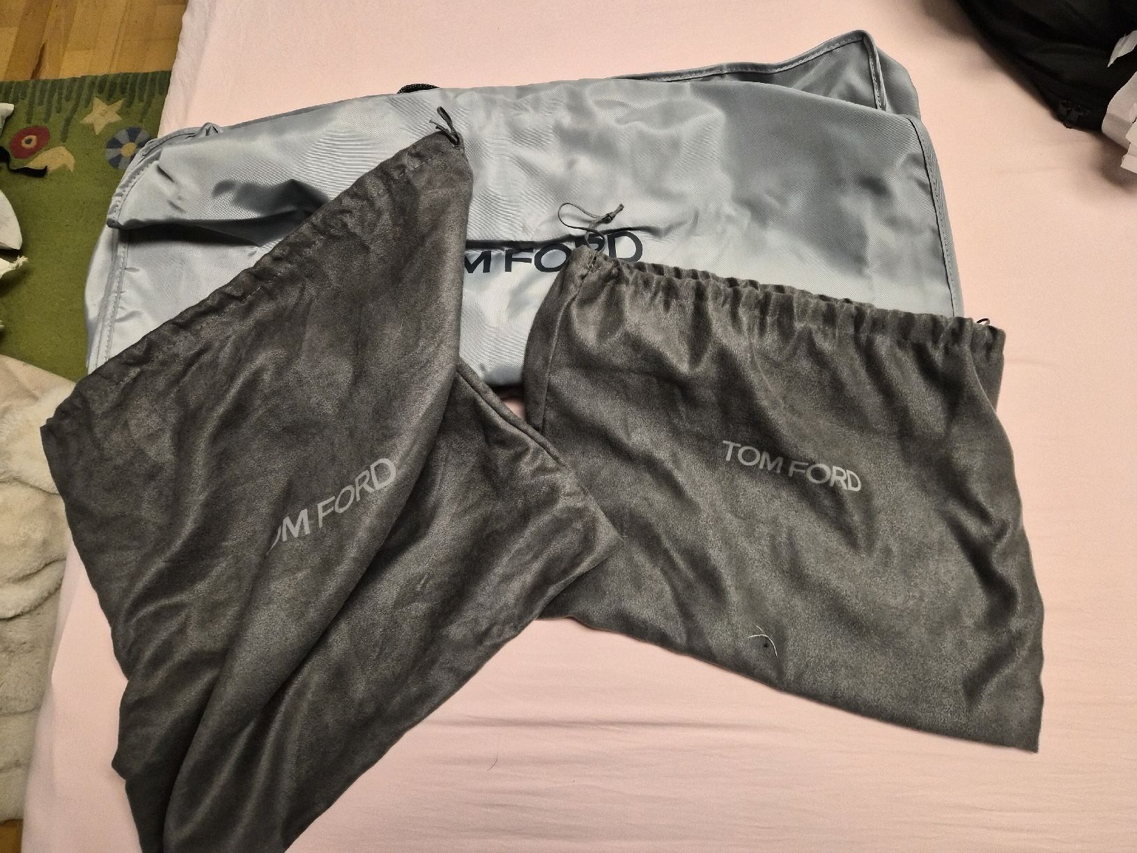 Tom Ford Borse: TOM FORD 2x Staubbeutel und 2x Kleidersack – Usato da Forch venduto da spybag