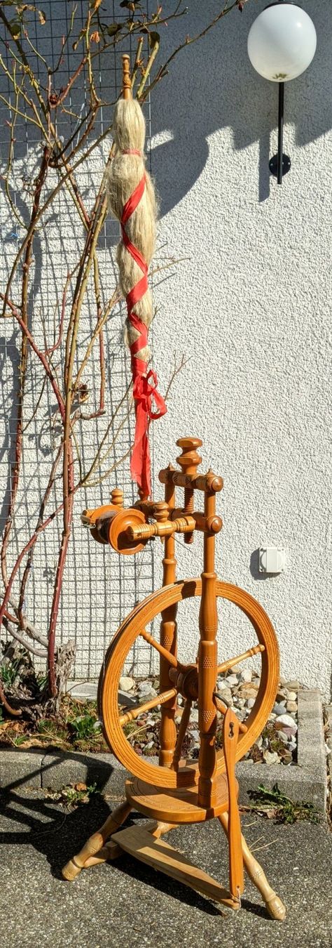 Ruote per filare: echtes Emmentaler Spinnrad – Usato da Dürnten venduto da Nixer 2