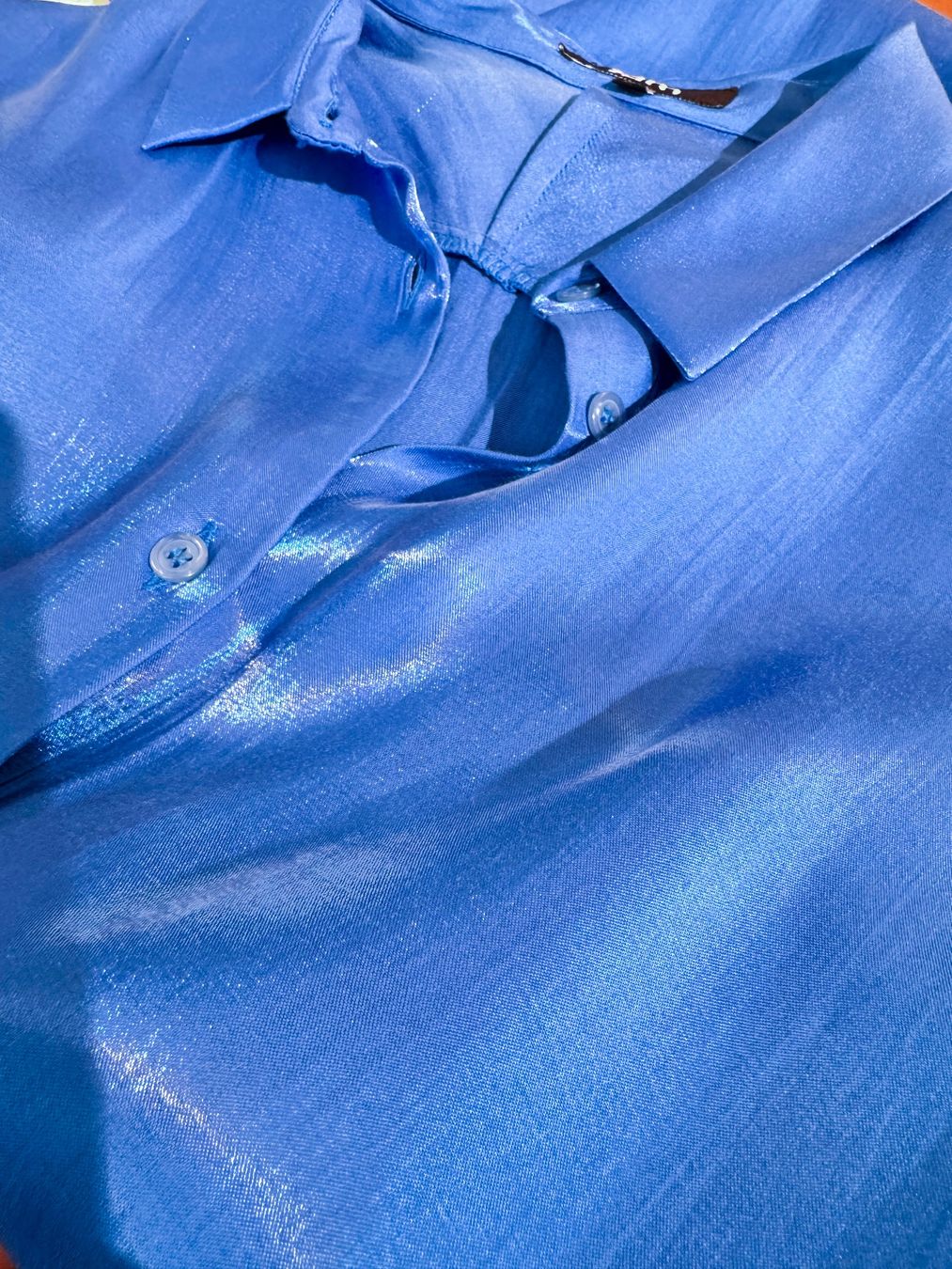 Blusen: Bluse mit glänzendem Effekt – Gebraucht aus Zürich von gregart 4