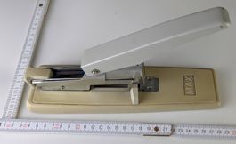 Grosser MAX Hefter – Ideal fürs Büro