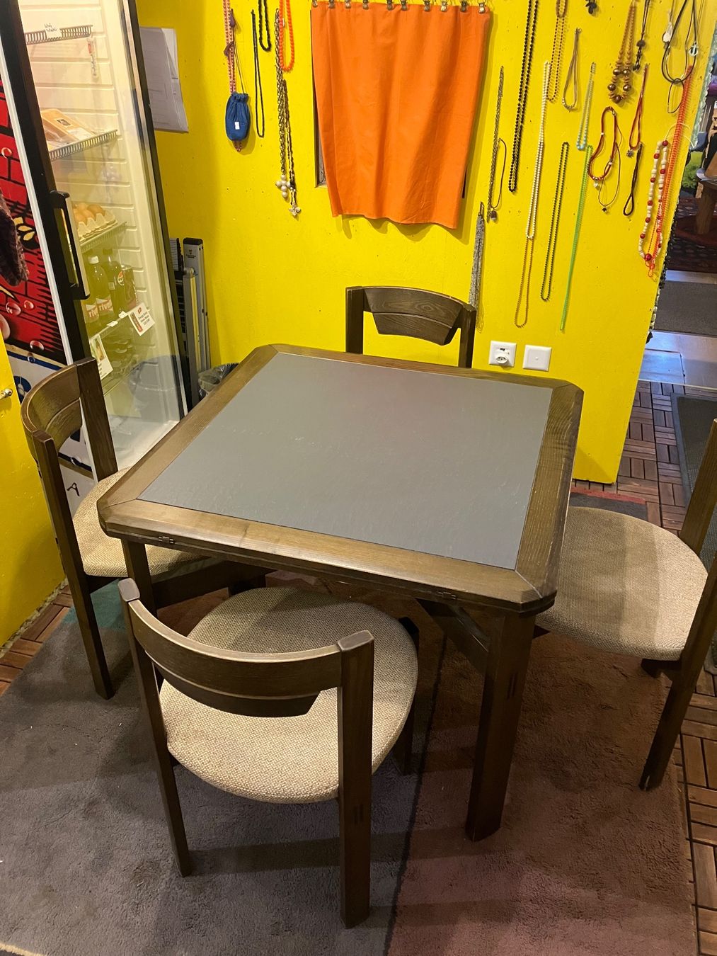 Set di tavolo e panche: Tisch aufklappbar mit 4 Stühlen ab 1 CHF – Usato da Erlenbach im Simmental! venduto da Simmentaler-Perlen
