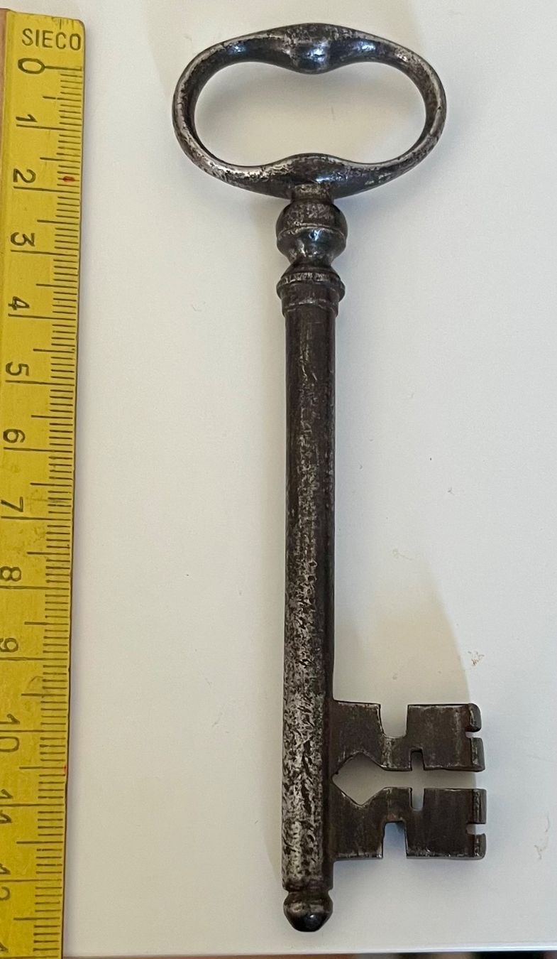 Clés: Antiker Bart-Schlüssel Eisen mit Patina 13cm – D'occasion à Ostermundigen par DaxKarten-75