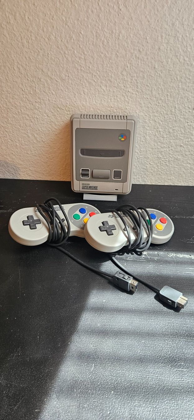 Nintendo Console: Super Nintendo Classic Mini + 2 Controller – Usato da Belp venduto da Ginus85