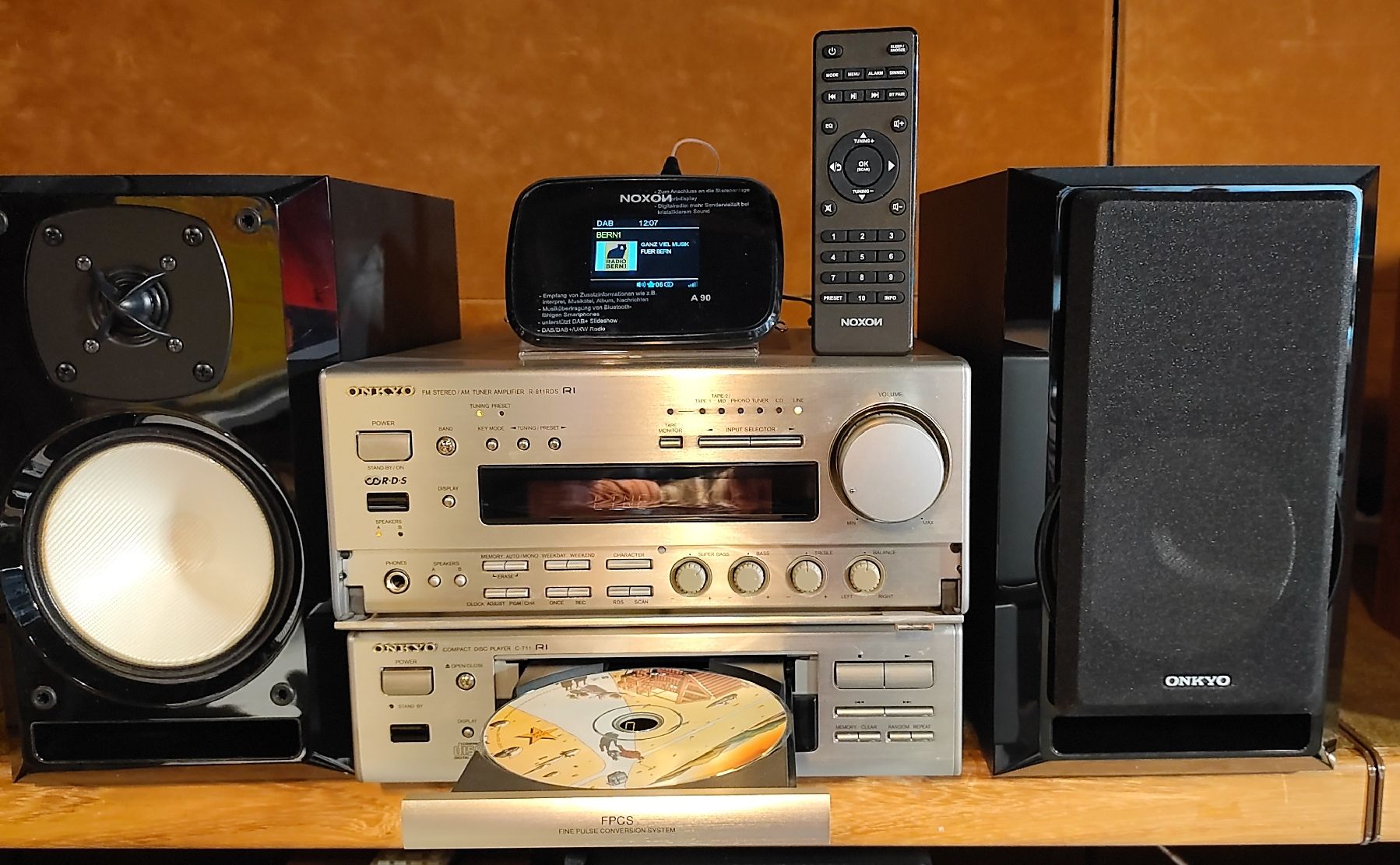 Onkyo Ricevitori: Onkyo mini-System mit Boxen & DAB+/Bluetooth-Empfänger Noxon – Usato da Kirchberg BE venduto da RadioGerberPrivat 2