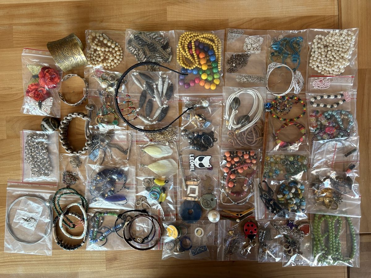 Autres bijoux: Schmucklot zum basteln – D'occasion à Rümlang par euqinom16