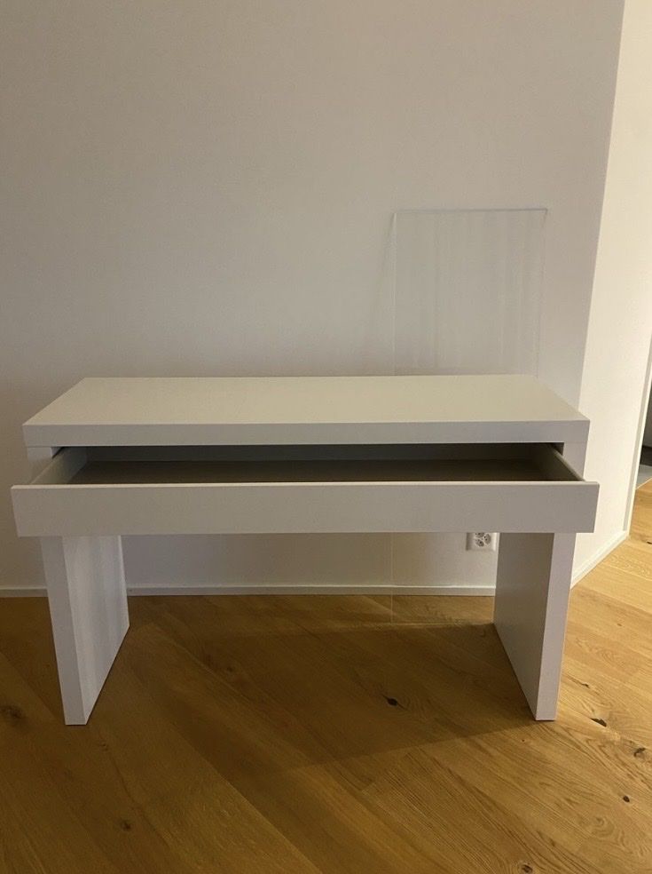 Ikea Tavoli da trucco: Weiss Malm Frisiertisch – Usato da Dielsdorf venduto da lor_j5qt