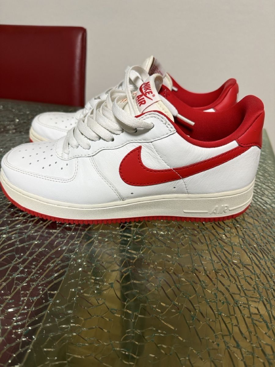 Nike Scarpe da uomo: Nike Air Force 1,, Taille 42.5, Rouge. – Nuovo (secondo la descrizione) da Fribourg venduto da cat_tb68