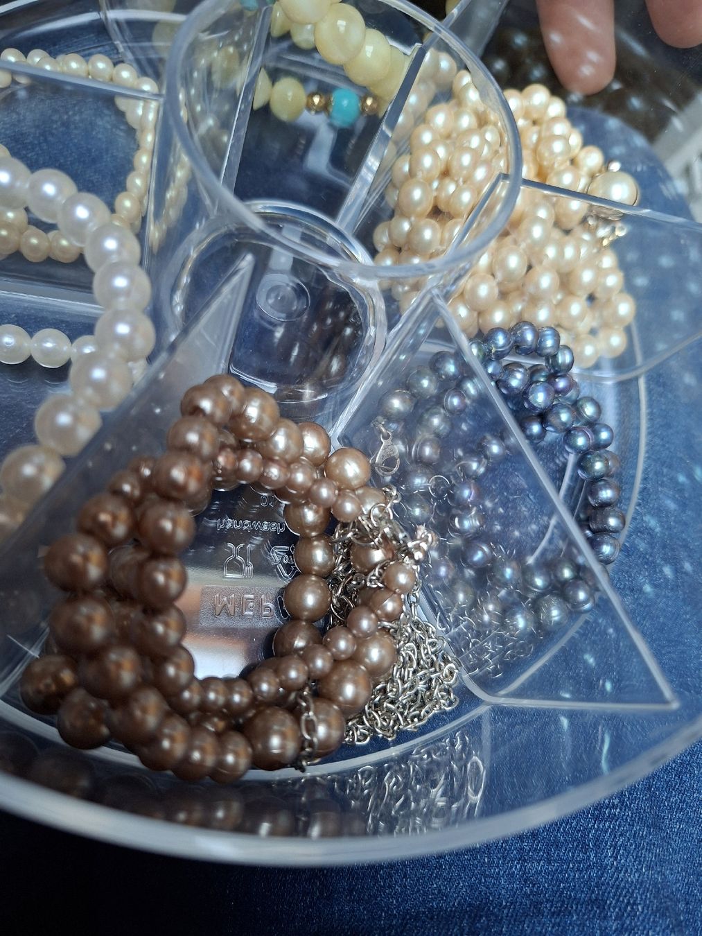 Lot de colliers et bracelets de perles en coffret (Gebraucht) in Tannay ...
