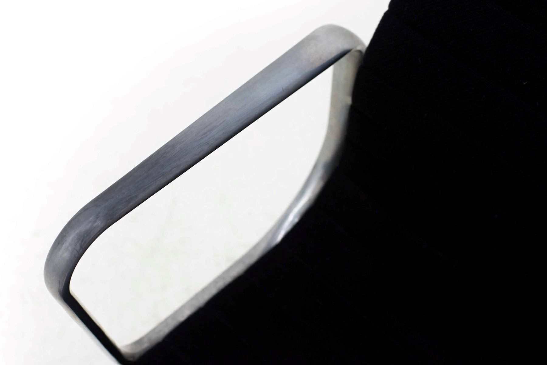 Vitra Stühle: Eames EA 107 Bürostuhl in Schwarz Vitra – Gebraucht aus Zürich von STUZH38 5