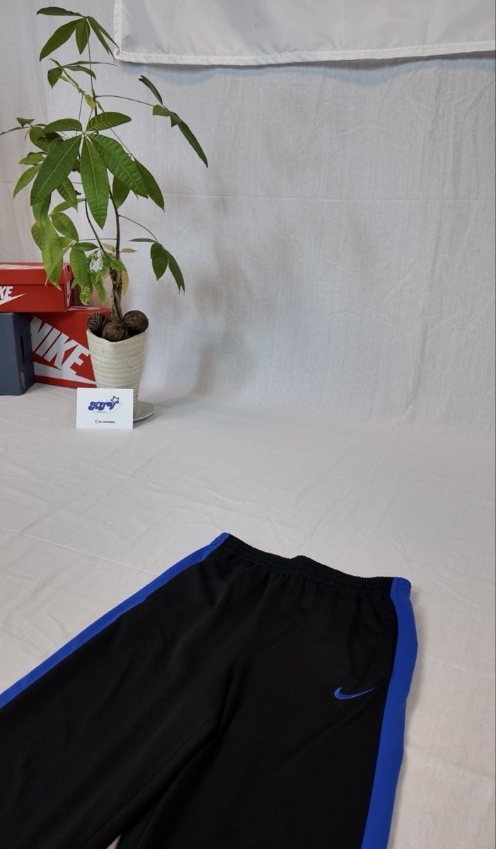 Nike Pantaloni: Trainerhose von Nike – Nuovo (secondo la descrizione) da Lindau venduto da KT_Vintage 5