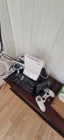 PS4 mit Fernseher und Wandhalterung