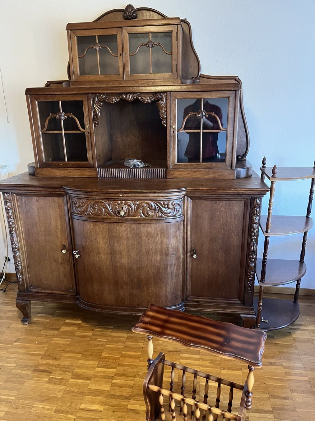Vetrine: Schöne antike Holzmöbel - Set Vitrine, Sideboard – Usato da Zürich venduto da kan_25fj