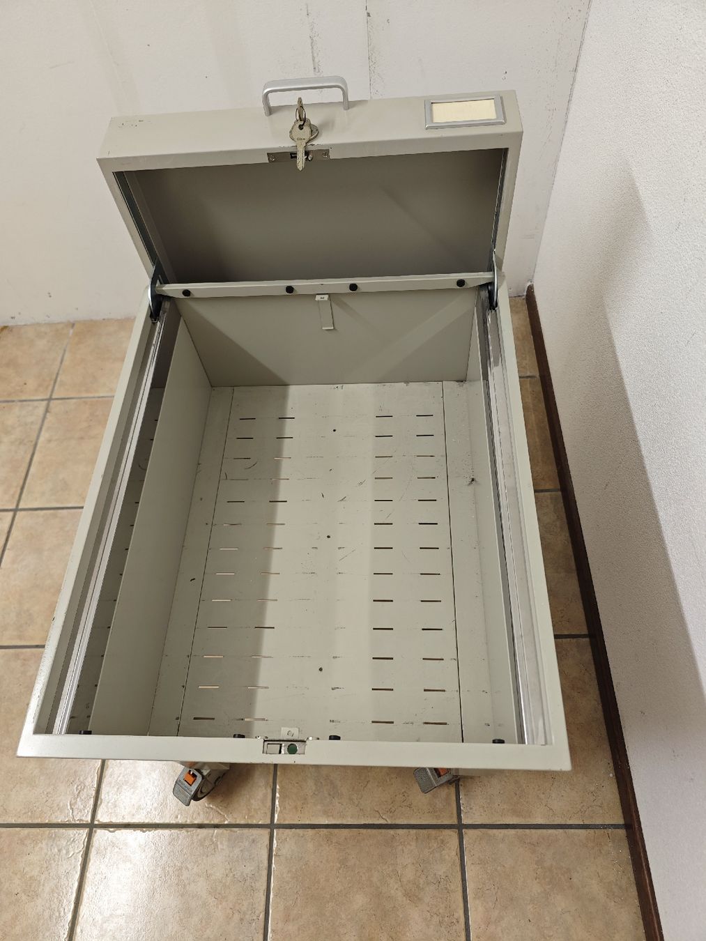Banconi: Schedario vintage su ruote (Vintage-Karteischrank) – Usato da Comano venduto da Mary922 3