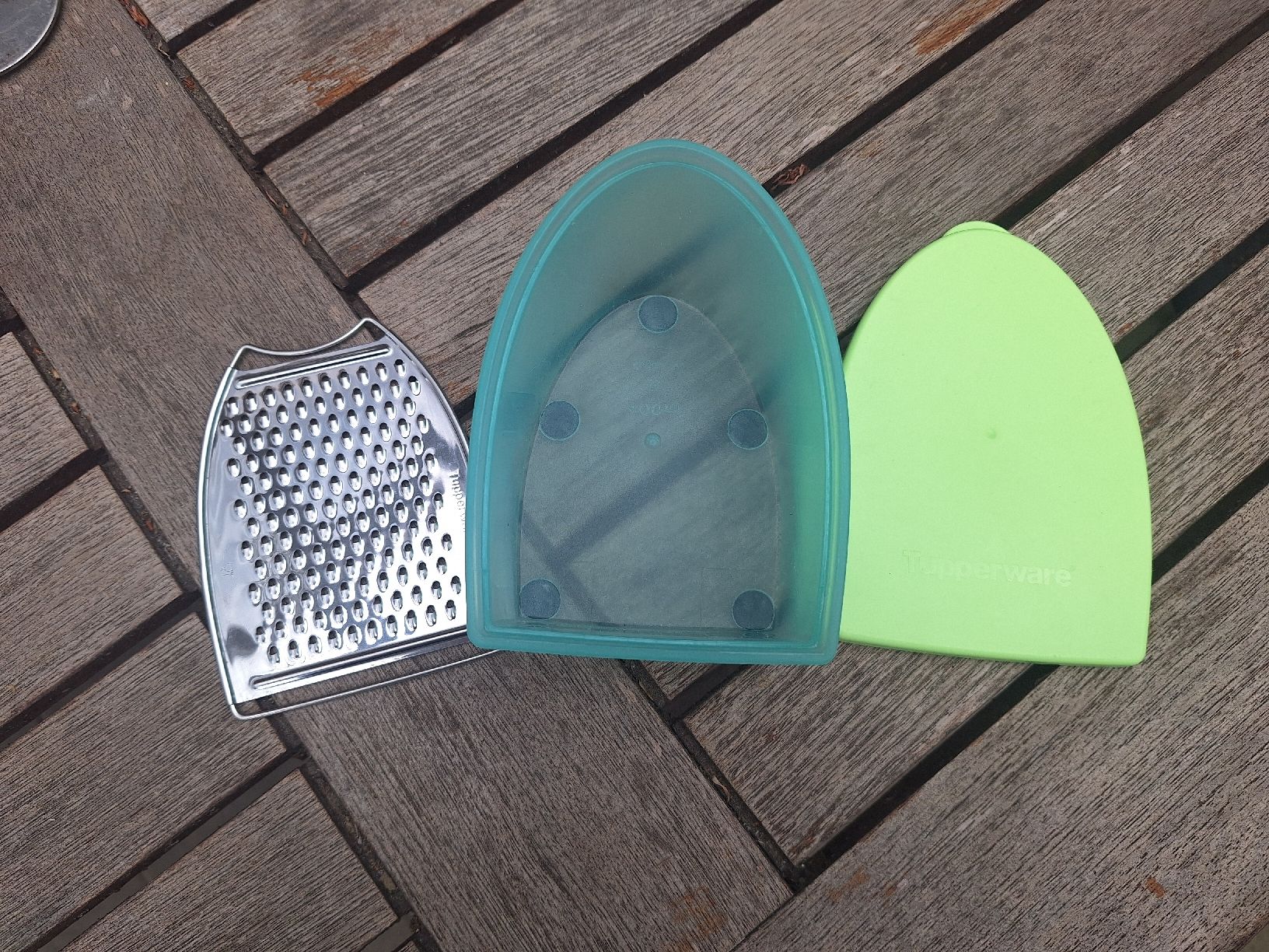 Tupperware Elettrodomestici da cucina: Tupperware Reibe mit Auffangbehälter – Nuovo (secondo la descrizione) da Aarau venduto da Chillkrot 1