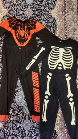 Set of 16 Kid’s Pajamas and Clothes (4-6Y)