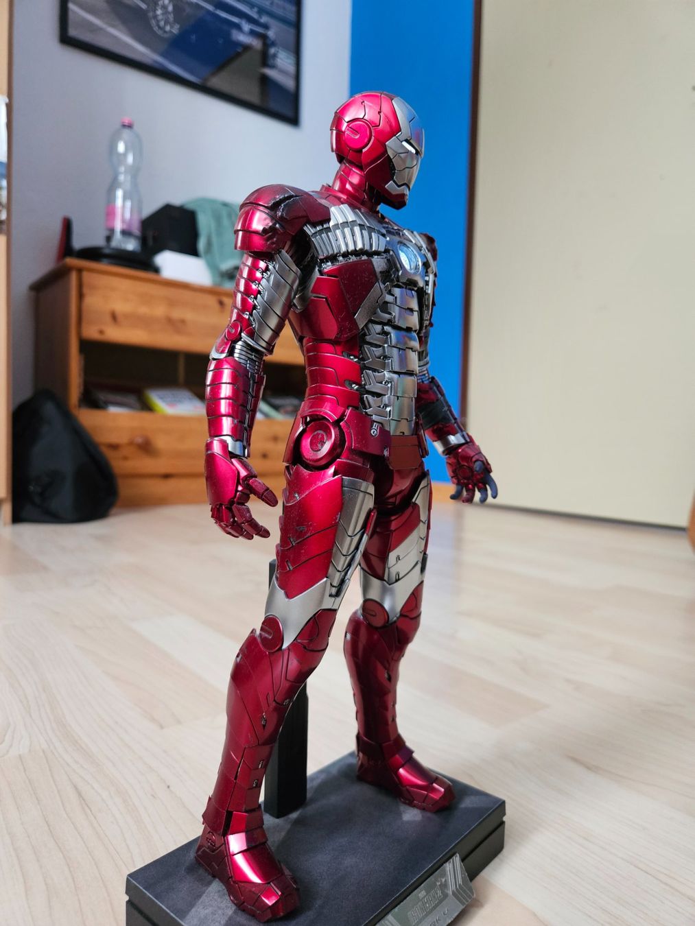 Hot Toys Figuren: Hot Toys Iron Man Mark V – Gebraucht aus Zofingen von mat_5pgg 1