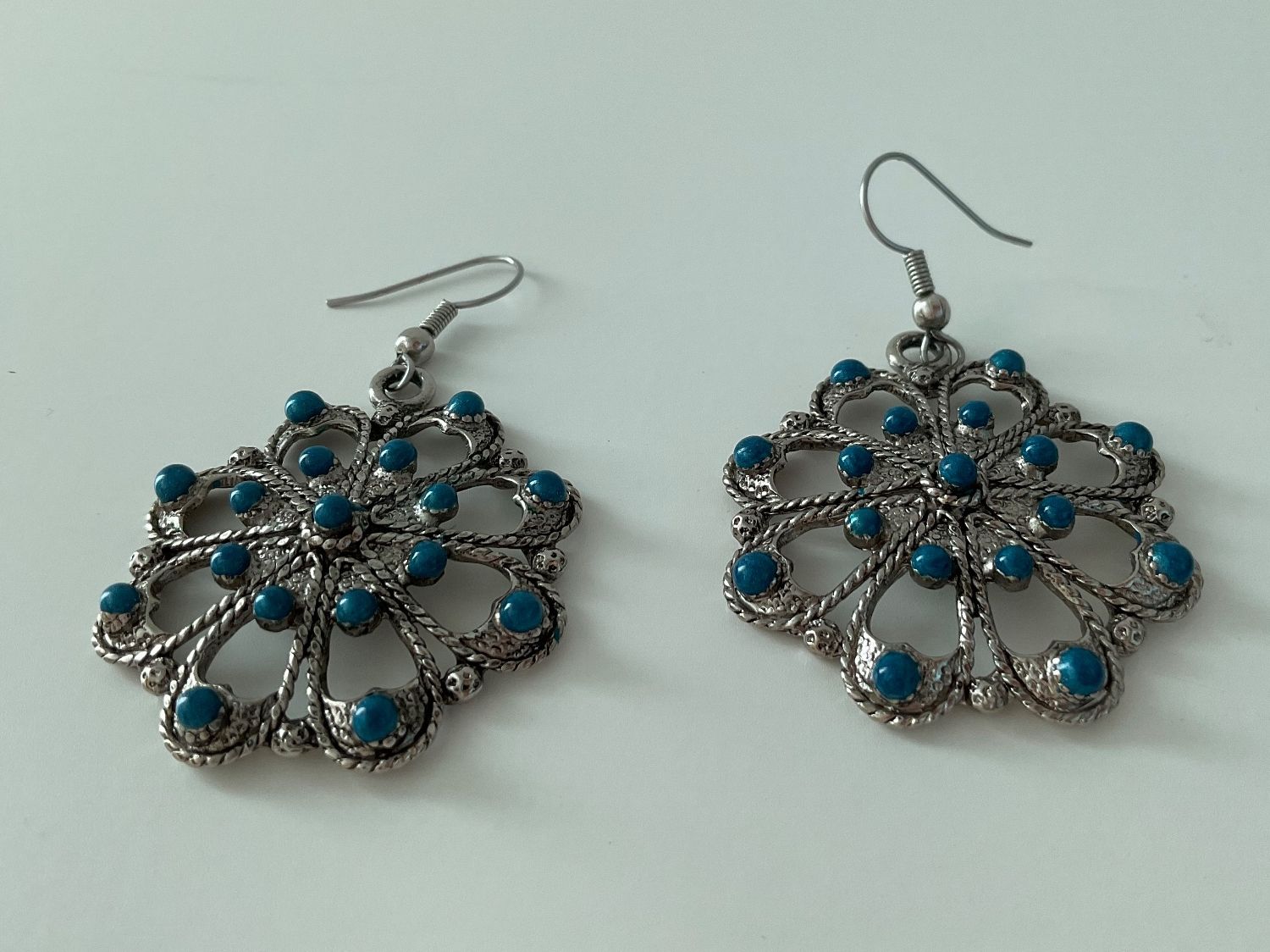 Ohrringe & -stecker: Vintage Blue & Silver Flower Earrings - Chic Style – Gebraucht aus Basel von cat_sq5m