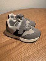 Kinderschuhe Sneaker grau schwarz Grösse 24 gebraucht
