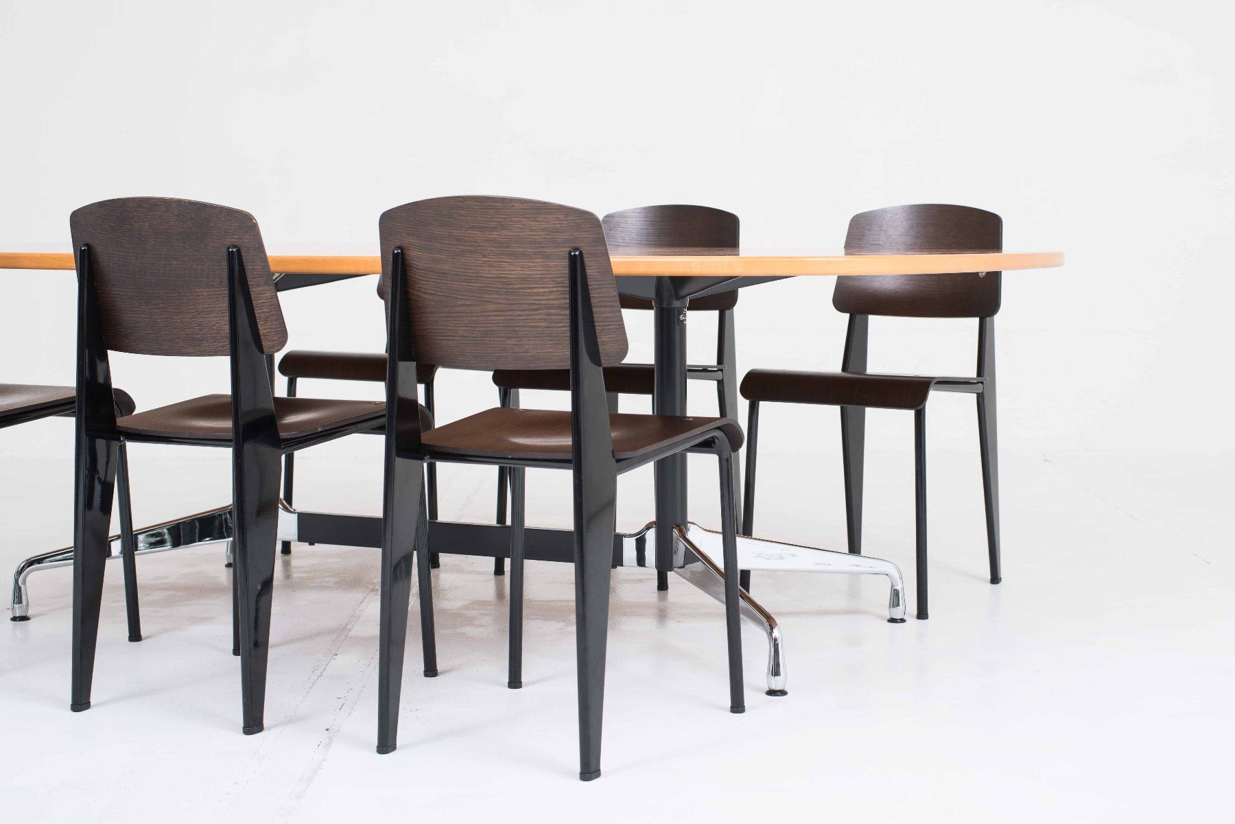 Vitra Tables: Vitra Segmented Table von Charles & Ray Eames, 230cm x 137cm – D'occasion à Zürich par STUZH38 8